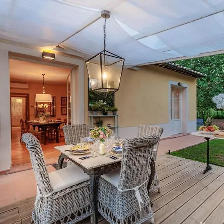 Bassotta, A Charming Vila *
