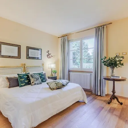 Vila Bassotta, A Charming Lucca