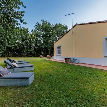 Bassotta, A Charming Vila Lucca