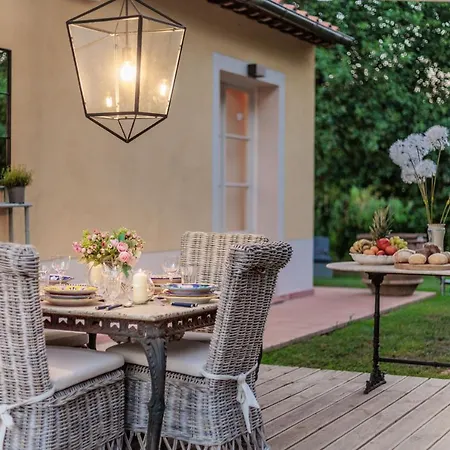Bassotta, A Charming Villa Lucca