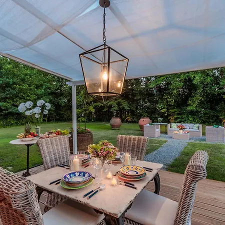 Bassotta, A Charming Vila Lucca