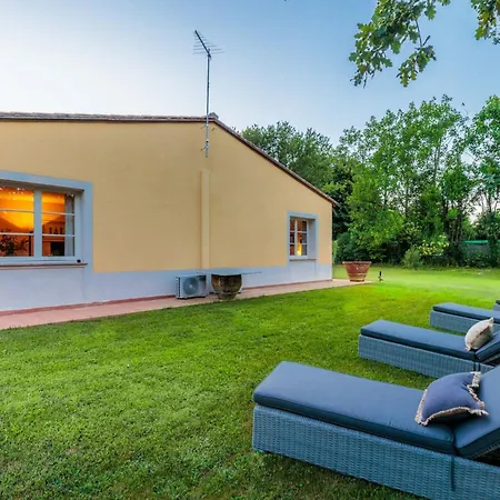 Bassotta, A Charming Villa Lucca