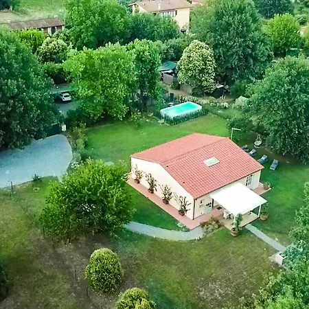 Bassotta, A Charming *