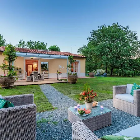 Bassotta, A Charming Vila *